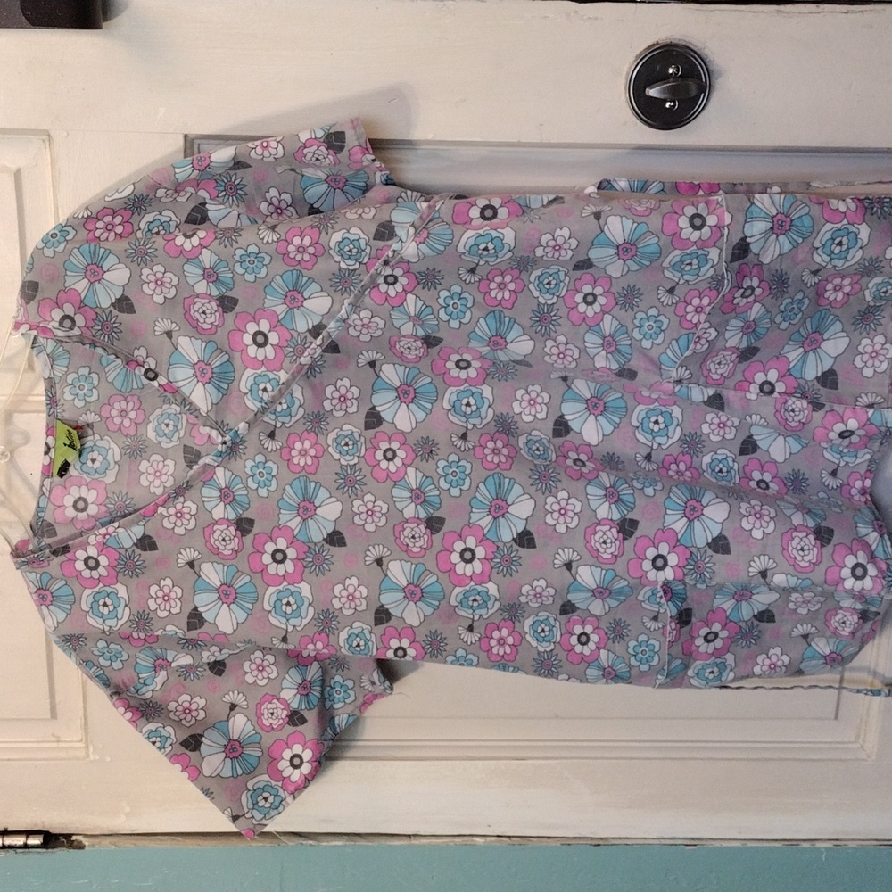 Pro Active Women's Printed Scrub Top Size L (pre-owned)